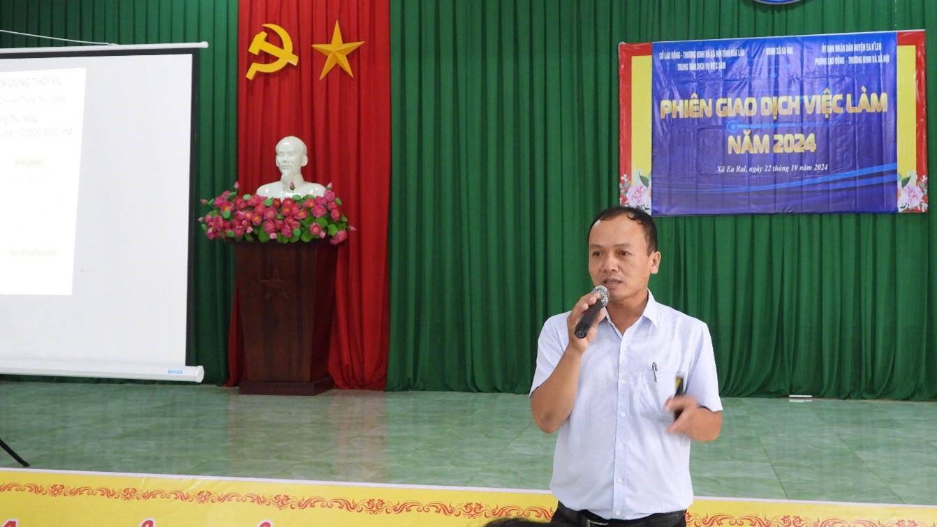 Phiên giao dịch việc làm năm 2024 tại xã Ea Răl